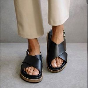 Alohas Black leather marshmallow sandals